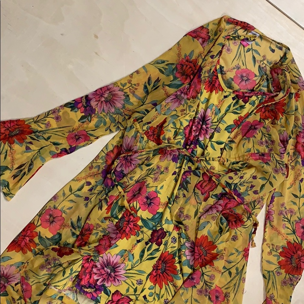 Yellow floral mini dress AND kimono 🌺